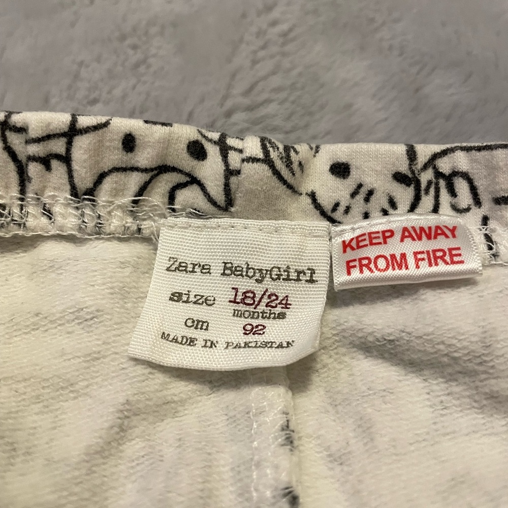 Zara baby leggings with cats and dogs print 18-24m but fit more 12-18m